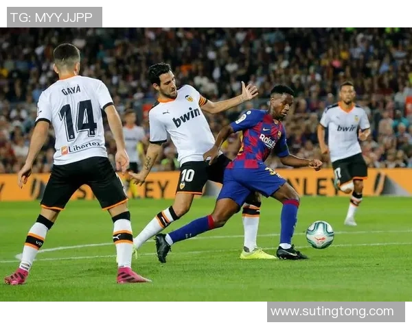 打造全球足球超级阵容解析：球星配置与战术搭配的完美融合