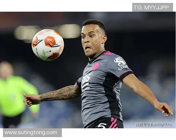 球星纸足球的魅力与创意结合探索：从简单纸片到精彩竞技的全新体验